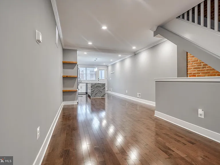 939 S Baylis St — Photo 12