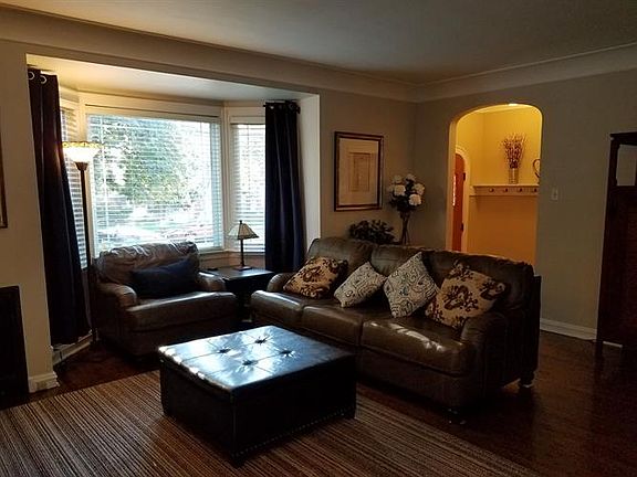 3rd image of 3221 N Oak Park Ave