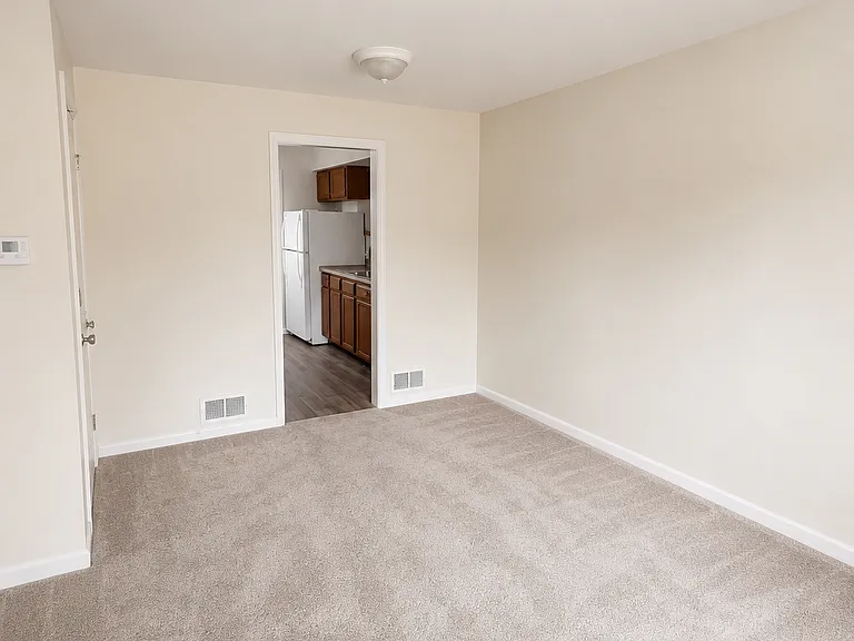 Colonial Manor — Photo 16