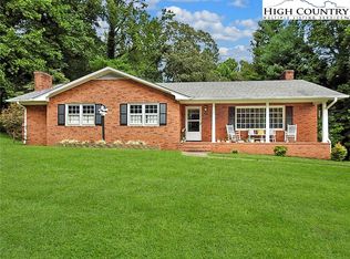 125 James St, Elkin, NC 28621