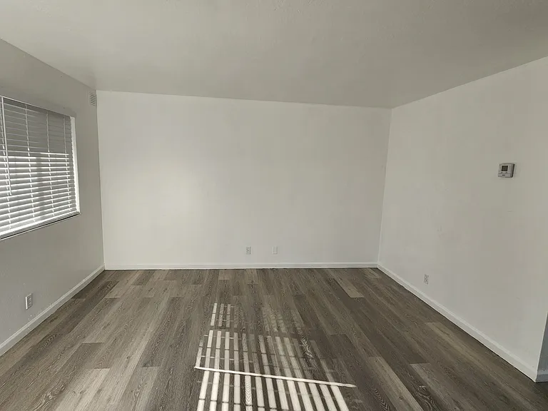 9220 Bancroft Ave #D — Photo 8