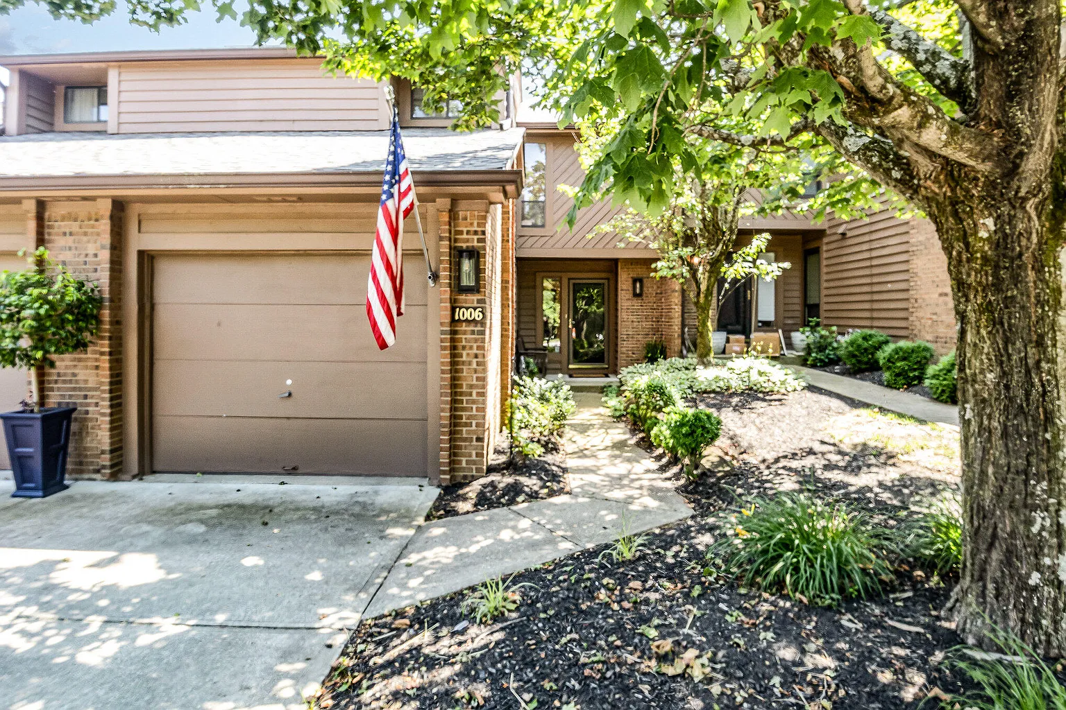 1006 Nob Hill Dr photo 1