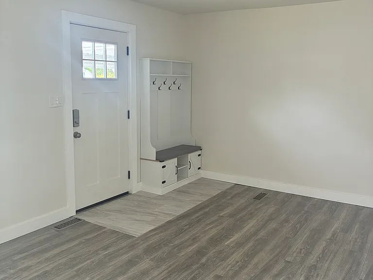 5909 Adelia Dr — Photo 8