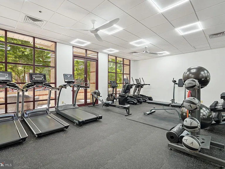 2400 Clarendon Blvd #Penthouse 12 — Photo 30