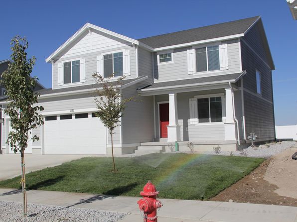 1152 E Commodore Ln