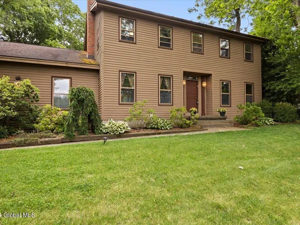 212 Tamar Drive, Niskayuna, NY 12309