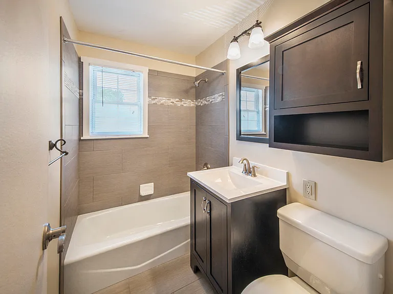 Rivercrest Apartments — Photo 26
