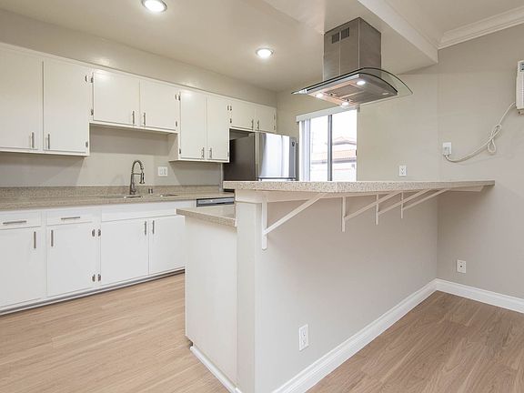 4th image of 1738 Purdue Ave APT 8