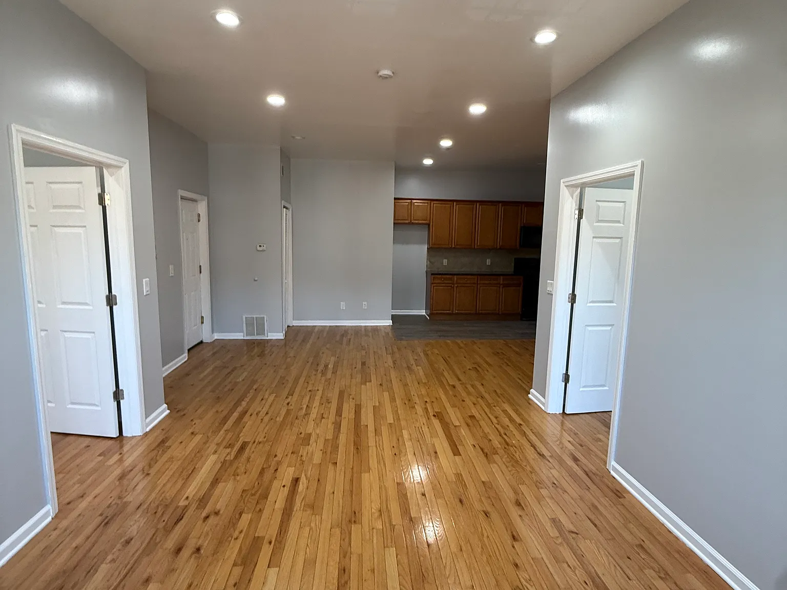 2 bed, 801 sqft, $1,900 — Photo 3