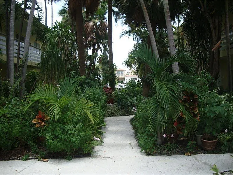 1 bed, 1.0 bath, 565 sqft, $1,750 — Photo 2