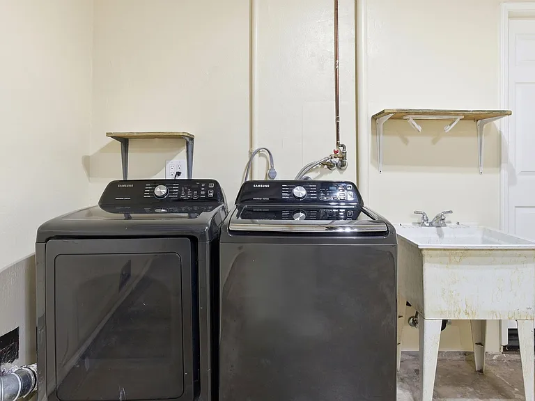 2317 Wooster Ave — Photo 41