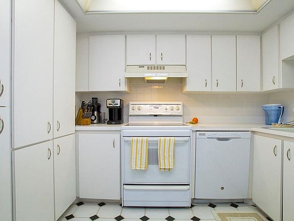 5th image of 2617 Cove Cay Dr Unit 102