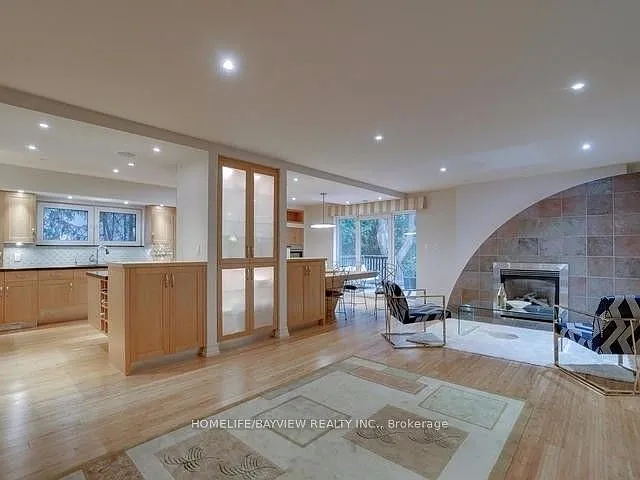 45 Aldershot Cres — Photo 7