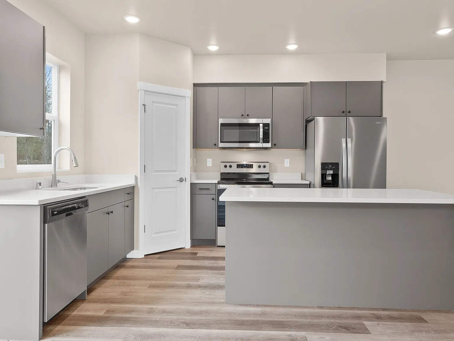 2820 Shore Pine Place - Schedule a tour today! — Photo 1