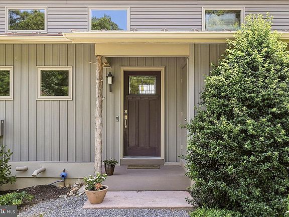3rd image of 2383 Baker Mountain Dr