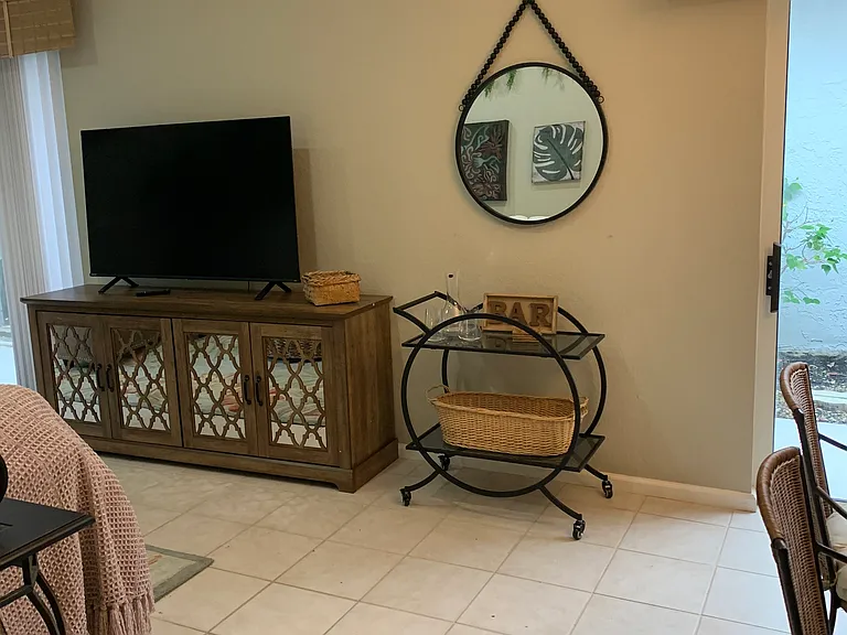 231A Canterbury Dr W — Photo 8