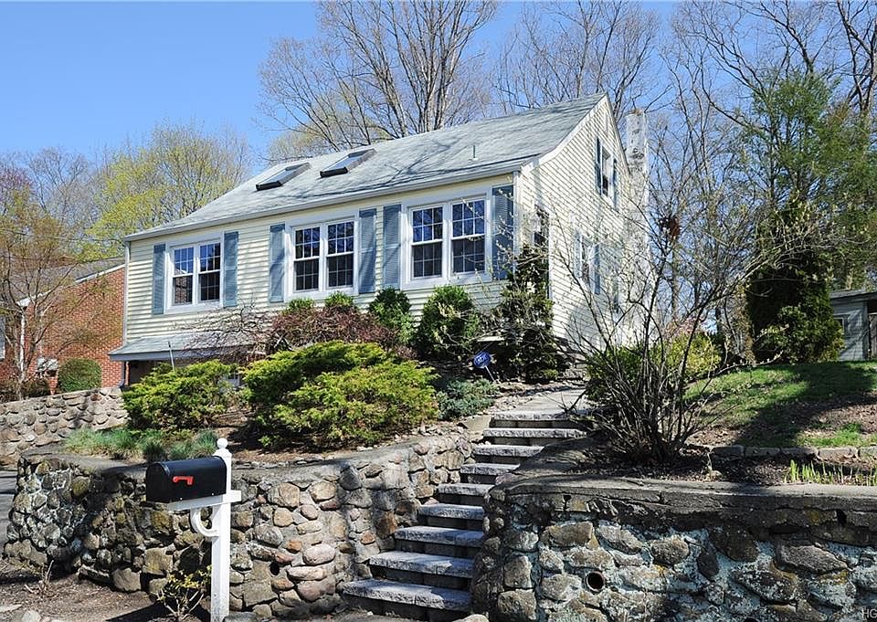 1st image of 37 Woodland Dr