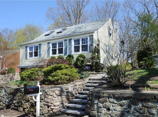 37 Woodland Dr, Suffern, NY 10901