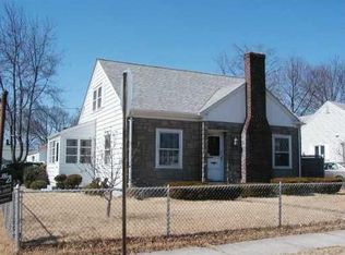 201 Edgemere Rd, Pawtucket, RI 02861