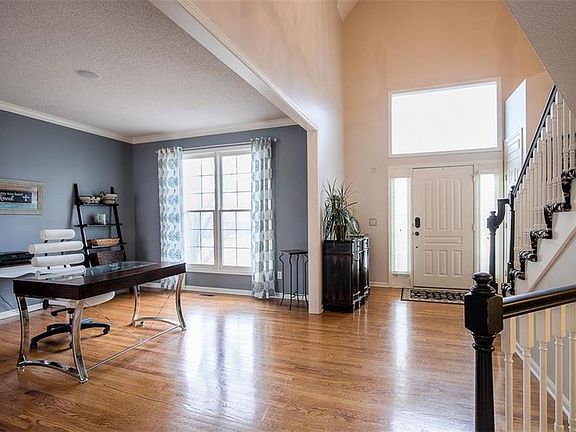4th image of 14111 Parkhill St
