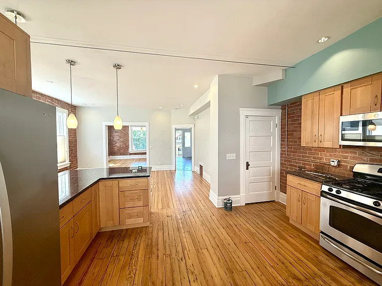 1421 Mapleton Ave — Photo 14