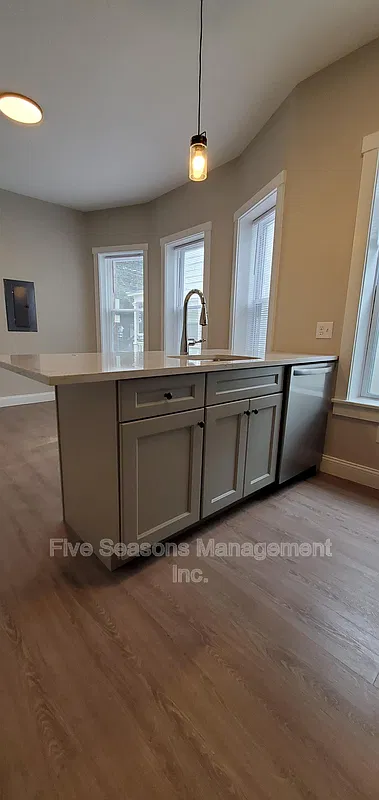 1 bed, 1.0 bath, 586 sqft, $1,900 — Photo 4