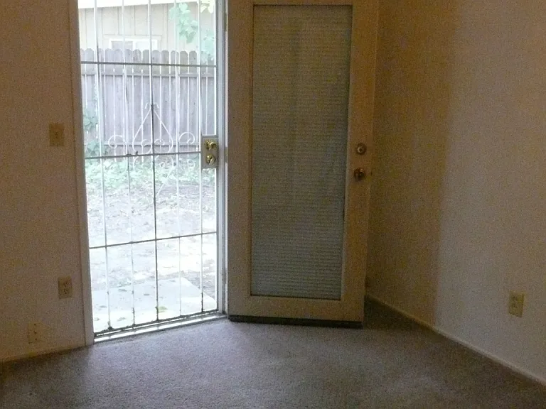 1205 Duke Dr — Photo 7