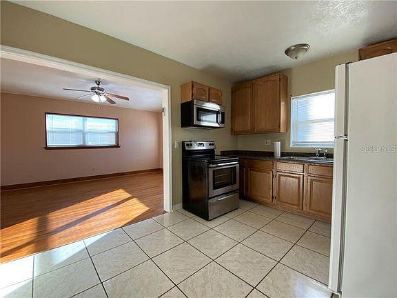 5th image of 4413 Fairview Ave