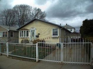 71 Chaucer St, Providence, RI 02908