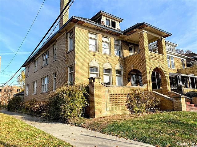 2nd image of 2746 Clements St