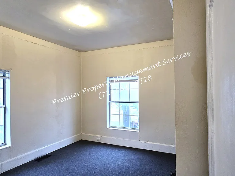 404 Center Ave — Photo 2