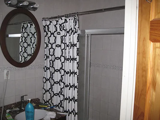 Rented by 18 REALTY | media 33