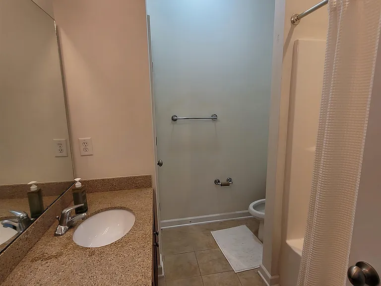 926 Price Ln #F — Photo 12
