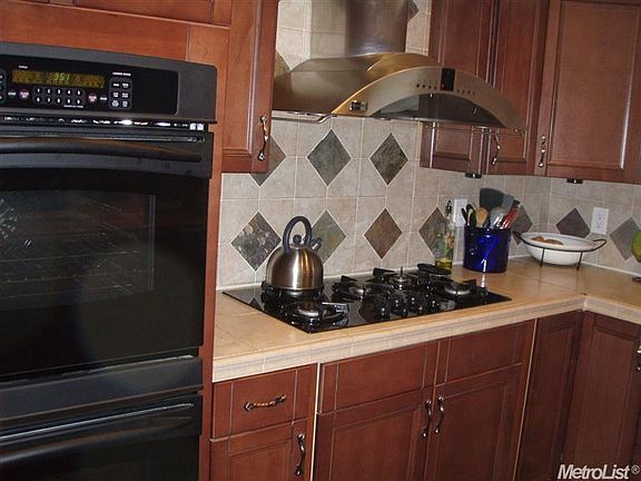 4th image of 1719 Donner Way