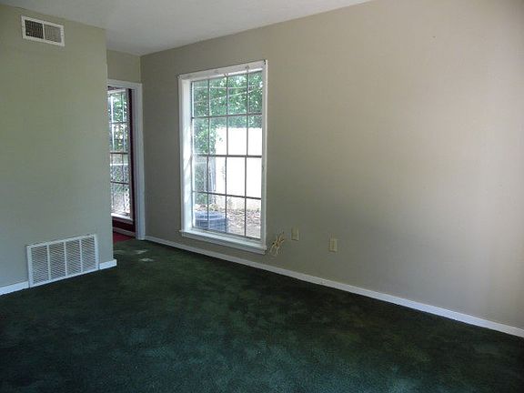 4th image of 2 Oak Hill Dr