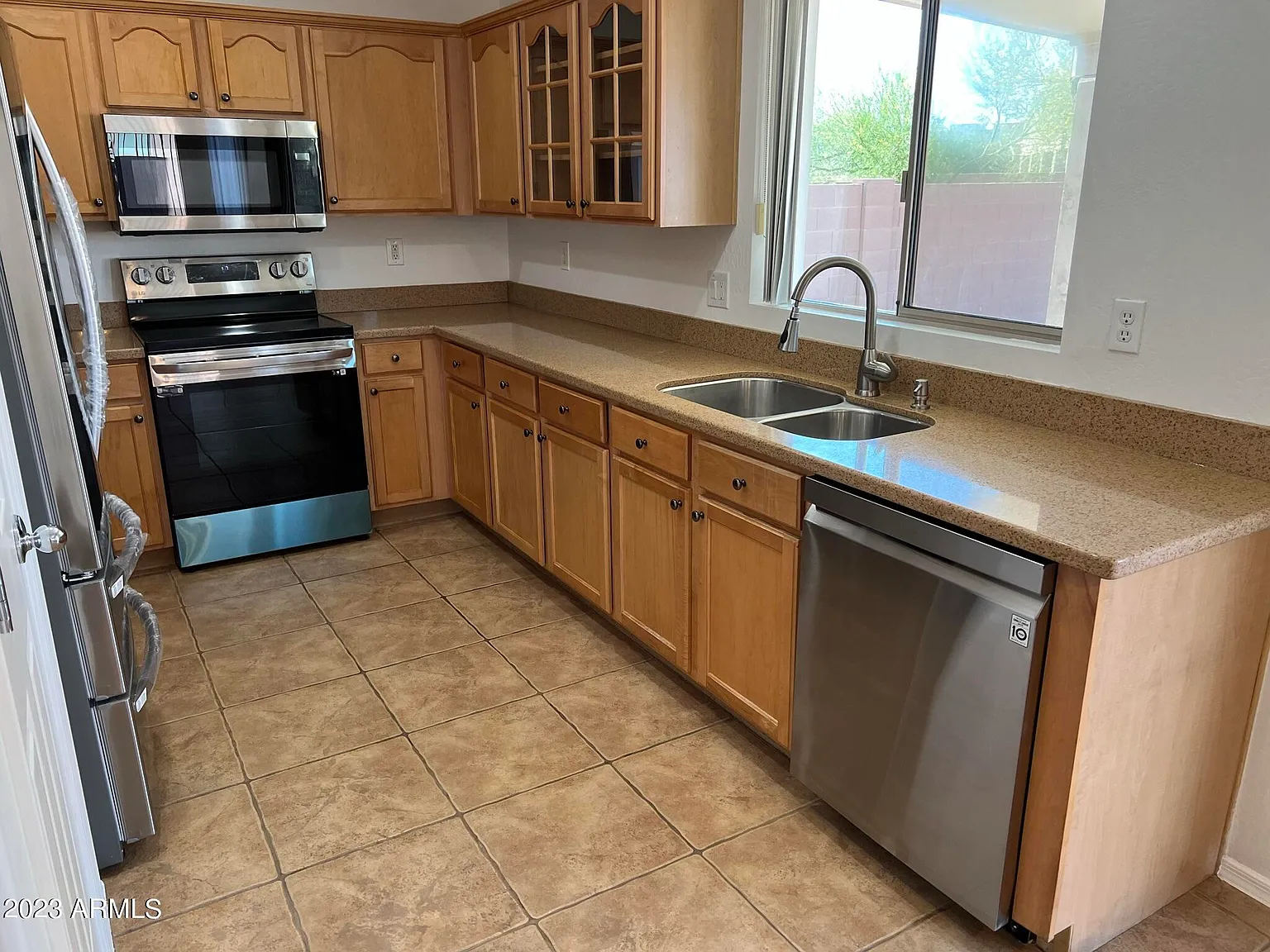 4 bed, 2.5 bath, 1964 sqft, $2,250 — Photo 2