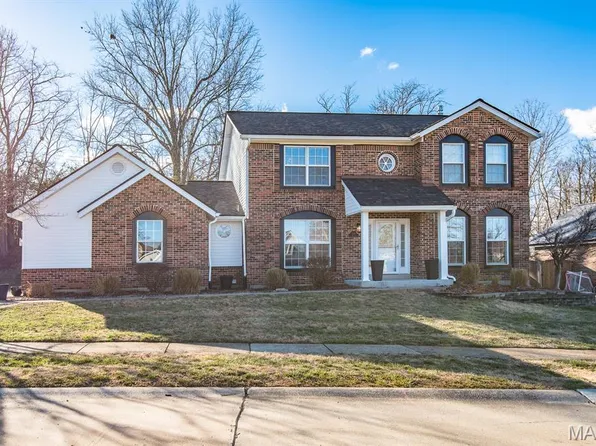 2536 Black Water Dr, Saint Louis, MO 63129