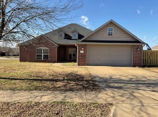 527 N Country Farm Rd, Fayetteville, AR 72704