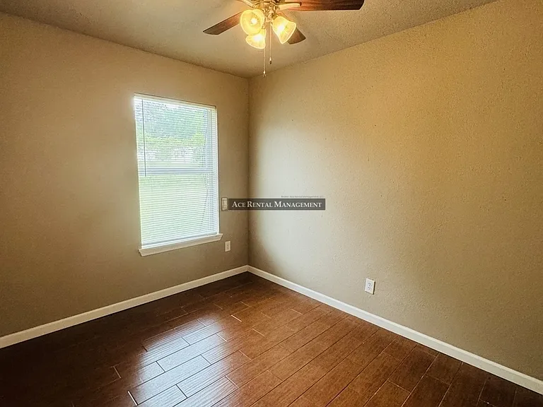 Pine Shadows Duplex Apartments — Photo 14