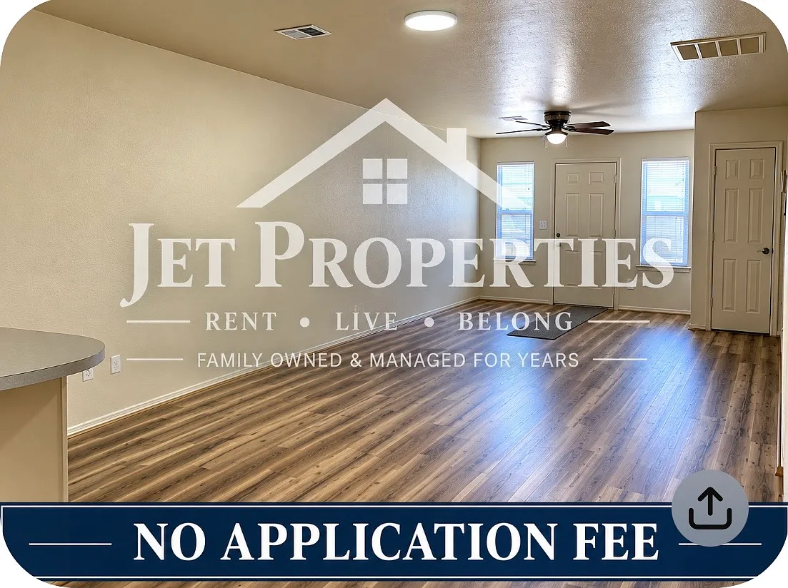 3 bed, 1000 sqft, $1,600 — Photo 3