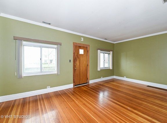 2nd image of 255 E Grantley Ave