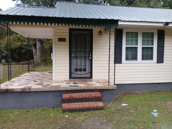 2010 Newark Ave, Fayetteville, NC 28301