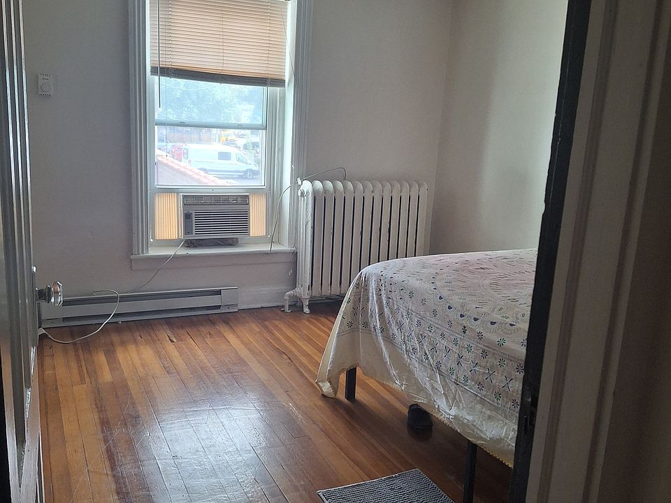 2nd image of 1631 5th Ave #2R