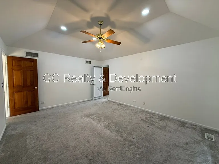 882 Clarendon Ln — Photo 27