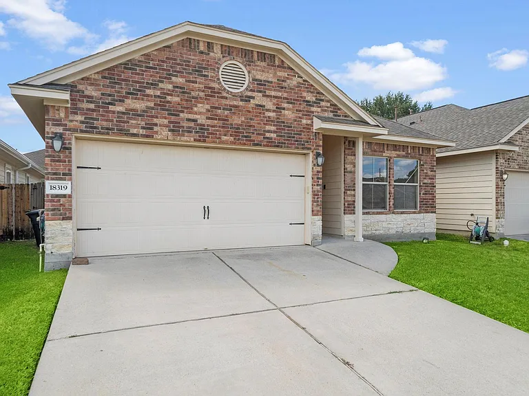 18319 Hillingdon Ln — Photo 4