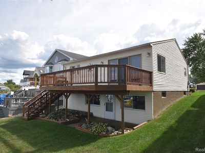 2414 Cranewood Dr, Fenton, MI, 48430