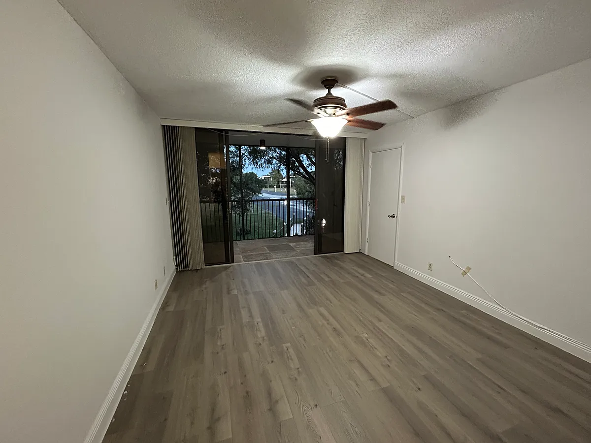 Building Photo - 2911 SW 87th Ter #1607
