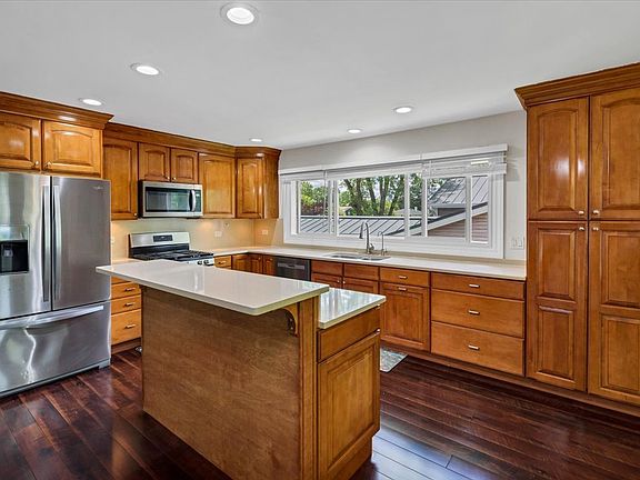 5th image of 1820 Claremont Rd