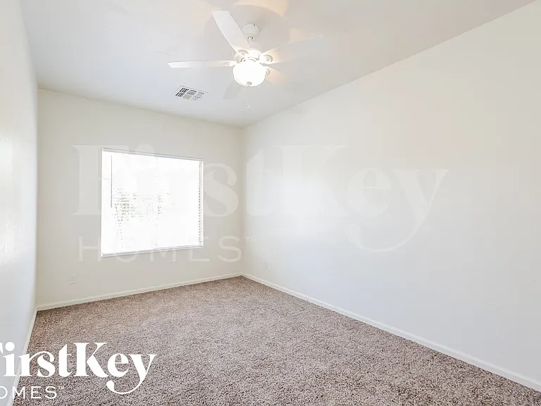 17363 W Elaine Dr — Photo 9