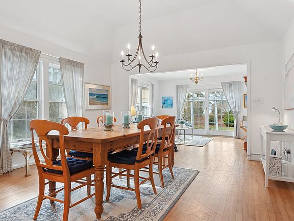 3rd image of 26 Cobblefield Ln